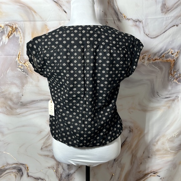 Forever 21 Sleeveless Blouse Gold Button and Lace Detailing Black & Cream SZ S - Picture 6 of 12